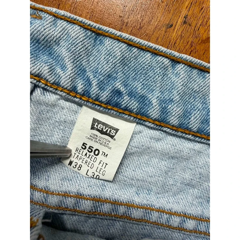 Vtg Levis 550 Relaxed Fit Tapered Leg Jeans Light Wash Mens 38x30 Made in USA